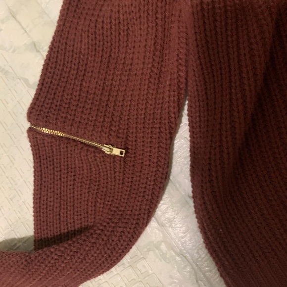 Charlotte Russe crop sweater - Picture 2 of 4